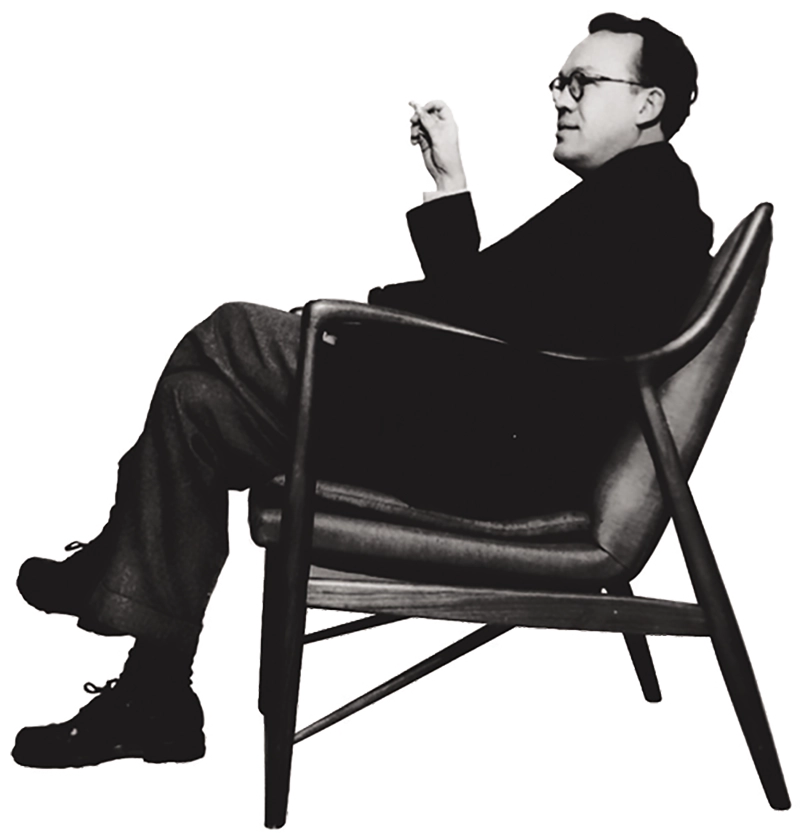 No.45に腰掛けるフィン・ユールの写真