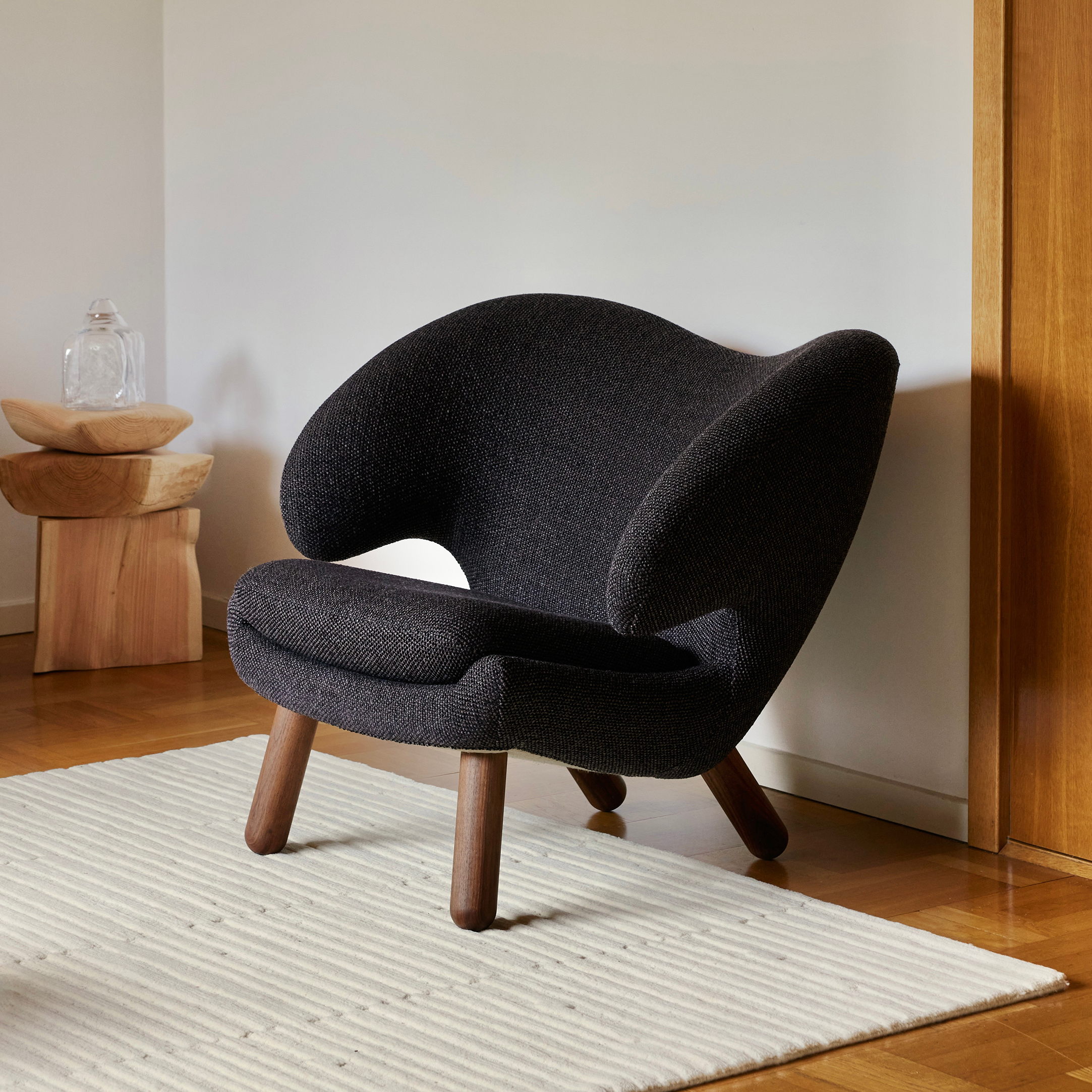 黒の布地のペリカンチェアの写真