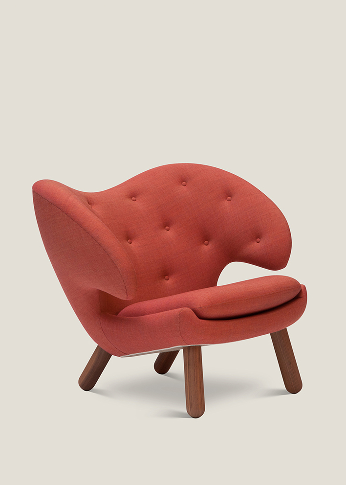 赤色のペリカンチェア単体の写真