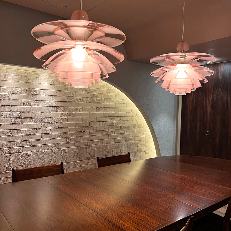 ロゴバ東京店の２台のピンクのセプティマの写真